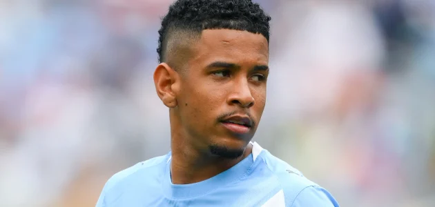 سافينيو: سعيد بمواصلة مشواري مع مانشستر سيتي