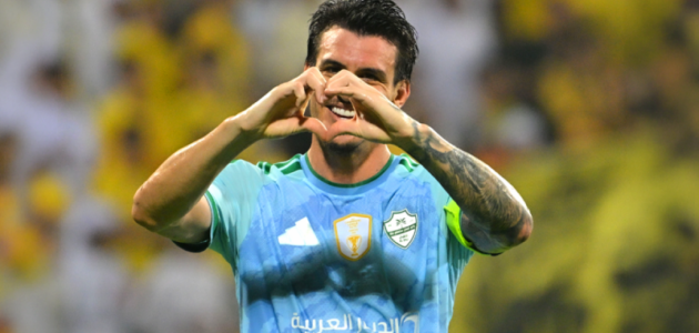 روجير إيبانيز يسطع في آسيا: هدفه الأول يفتح باب الأمل للأهلي