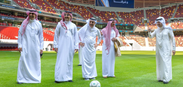 أمير المنطقة الشرقية يطلّ على مستقبل الرياضة: زيارة ملعب أرامكو تكشف طموحات جديدة